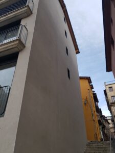 EDIFICI EN TESTERA US TURISTICLLUIS ESTEVE 095646